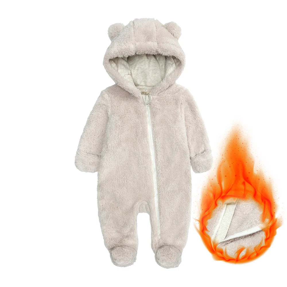 SnugBear™ | Blød babyfleece-dragt med bjørnehætte